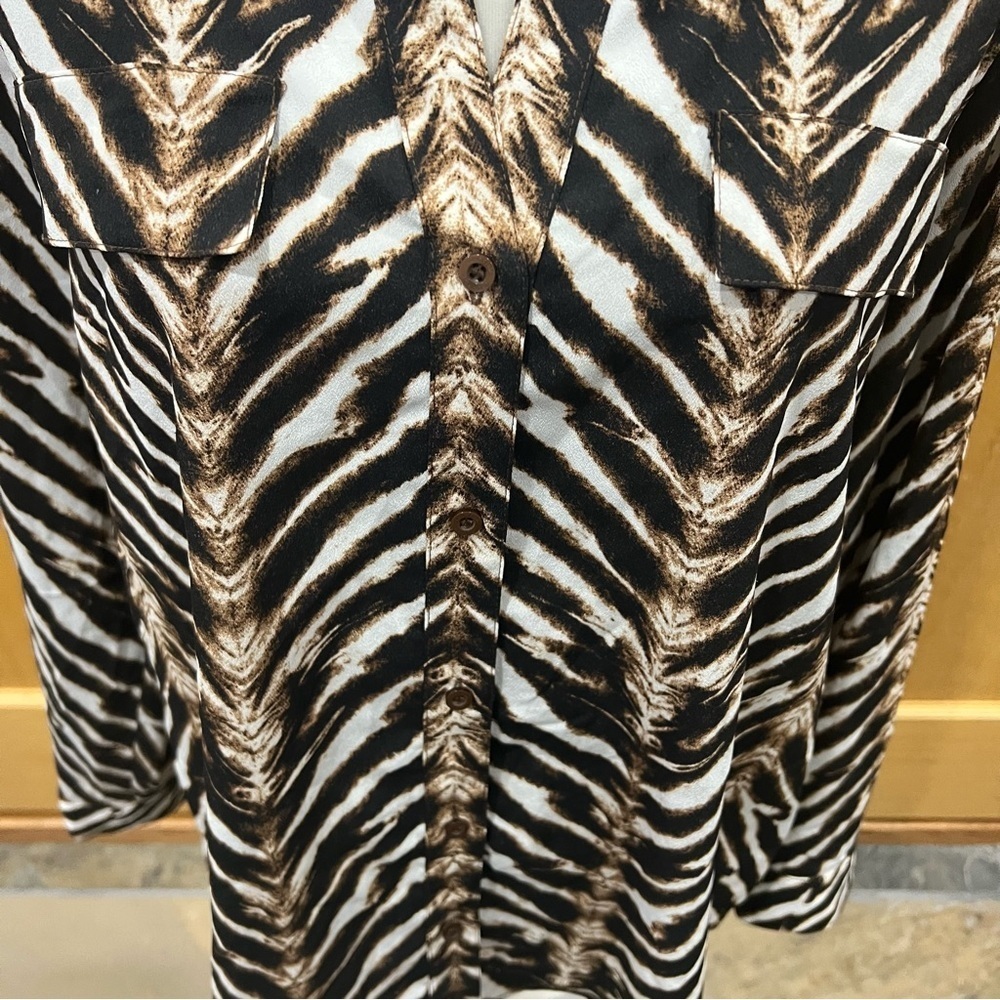 Calvin Klein Chevron Zebra Print Roll Tab Sleeve Blouse L EUC - Picture 8 of 12